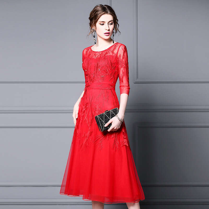 can wear formal dresses in ordinary times exuding fairy like aura. The new 2024 autumn outfit is a high-end mesh embroidered beaded long dress
