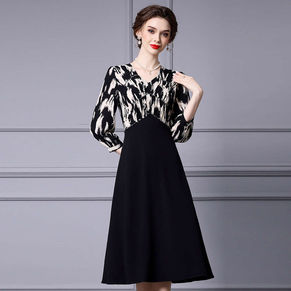 high-end printed patchwork dress 2024 new V-neck pleated nail drill seven quarter sleeve A-line skirt for spring and autumn