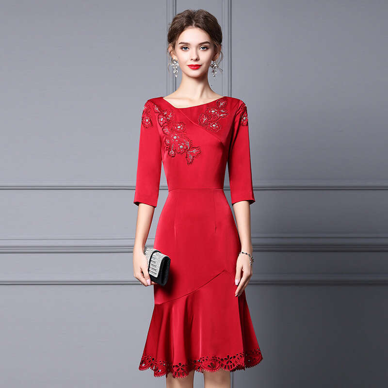 autumn high-end temperament dress 2024 new embroidered waist cinching slimming over knee fish tail skirt