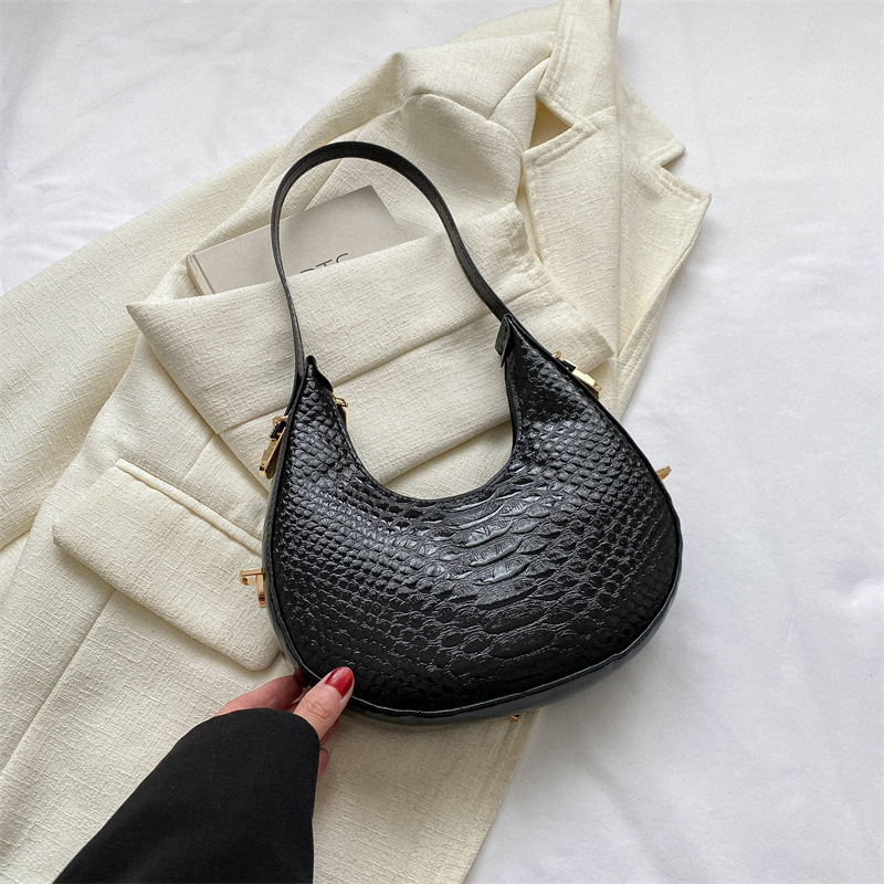 Stylish minimalist small women, with niche design for casual commuting and a single shoulder underarm bag