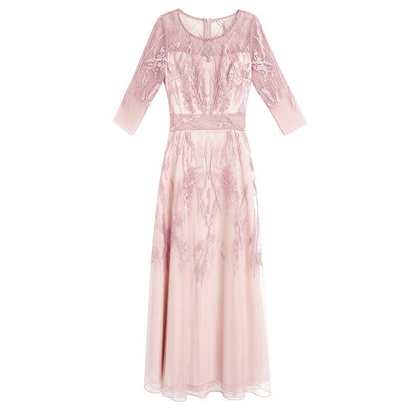 can wear formal dresses in ordinary times exuding fairy like aura. The new 2024 autumn outfit is a high-end mesh embroidered beaded long dress