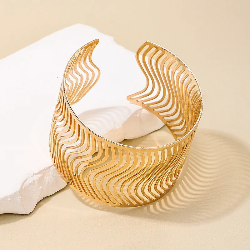 Vintage Womens Wide Face Temperature Bracelet Exaggerated Punk Party Gift Holiday Fashion Jewelry B057 241007