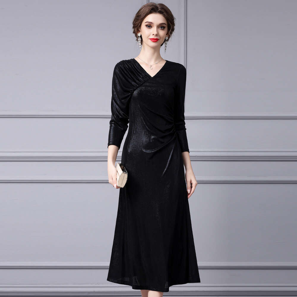 Smart stylish design V-neck pleats noble temperament. Wide lady with bat sleeves velvet dress medium to long spring and autumn styles