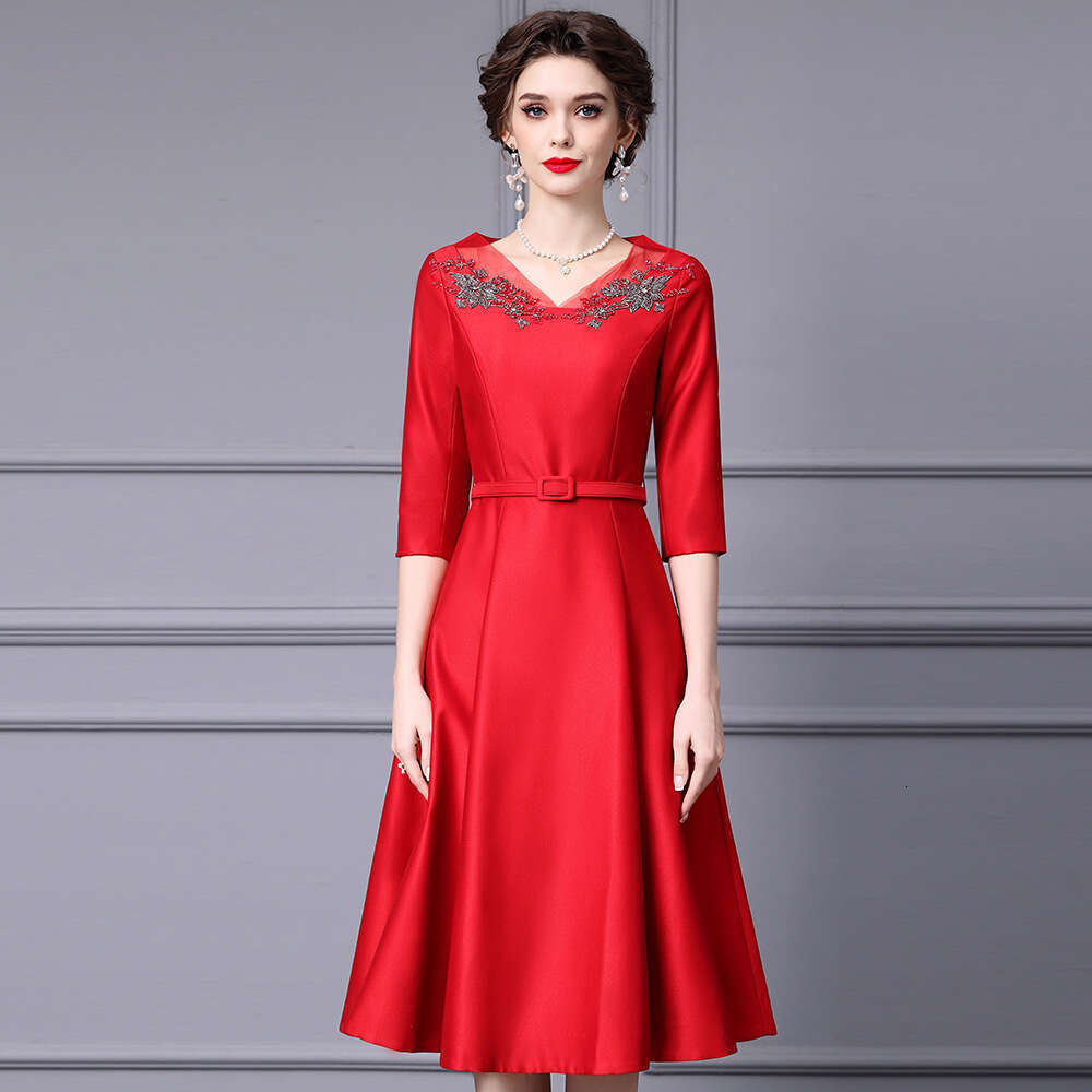 V-neck nail diamond high-end luxury temperament waist cinching and slimming big swing dress autumn 2024 new item
