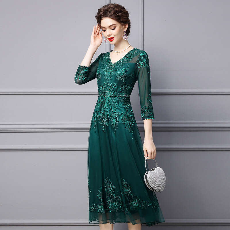 Noble Wide Wifes Belly Cover Aging Reduction High end Embroidered Bead Long Dress 2024 New Style