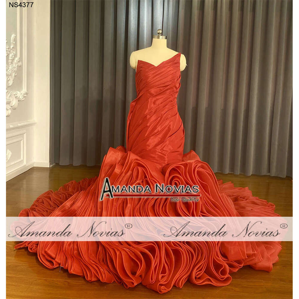 Simple Red Stain Long Train Wedding Dress