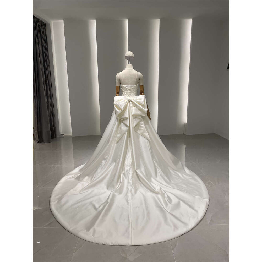 Strapless Pleating Satin Wedding 3D wer Butterfly Embellished Gown Cathedral Train Bridal Dress