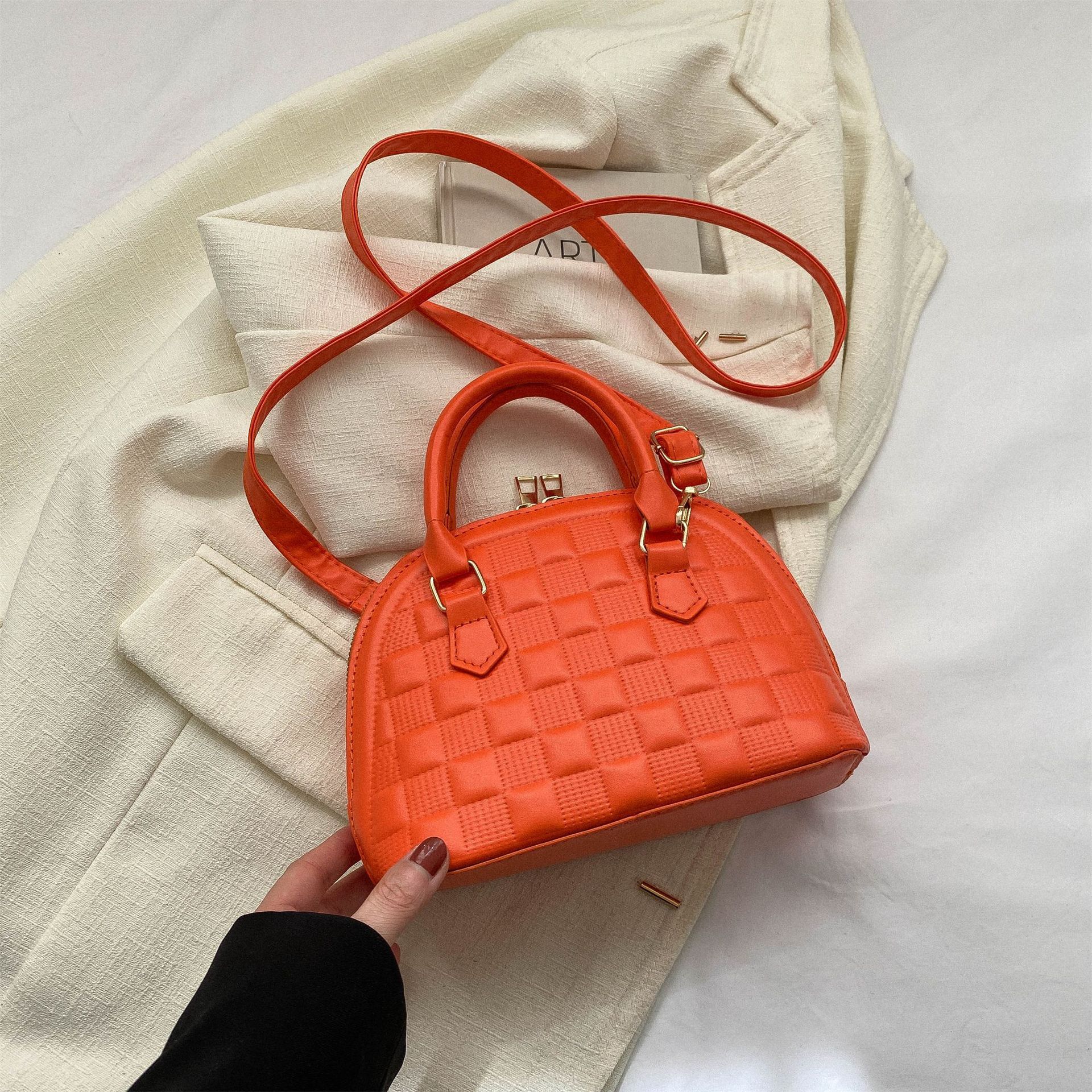 Simple solid color shell single shoulder crossbody bag, new stylish women's bag