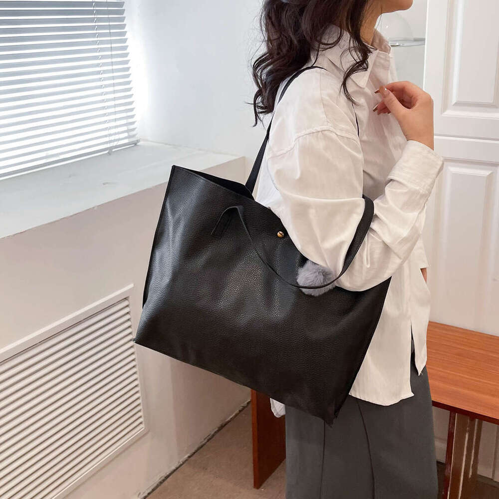 Tote Women's 2024 New Style Simple Large Capacity Shoulder Niche Commuter Underarm Bag