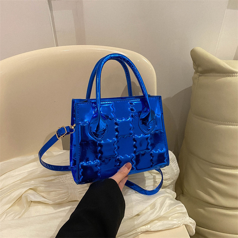 Ins niche design for women new trendy versatile single shoulder crossbody bag, internet famous and popular small square bag