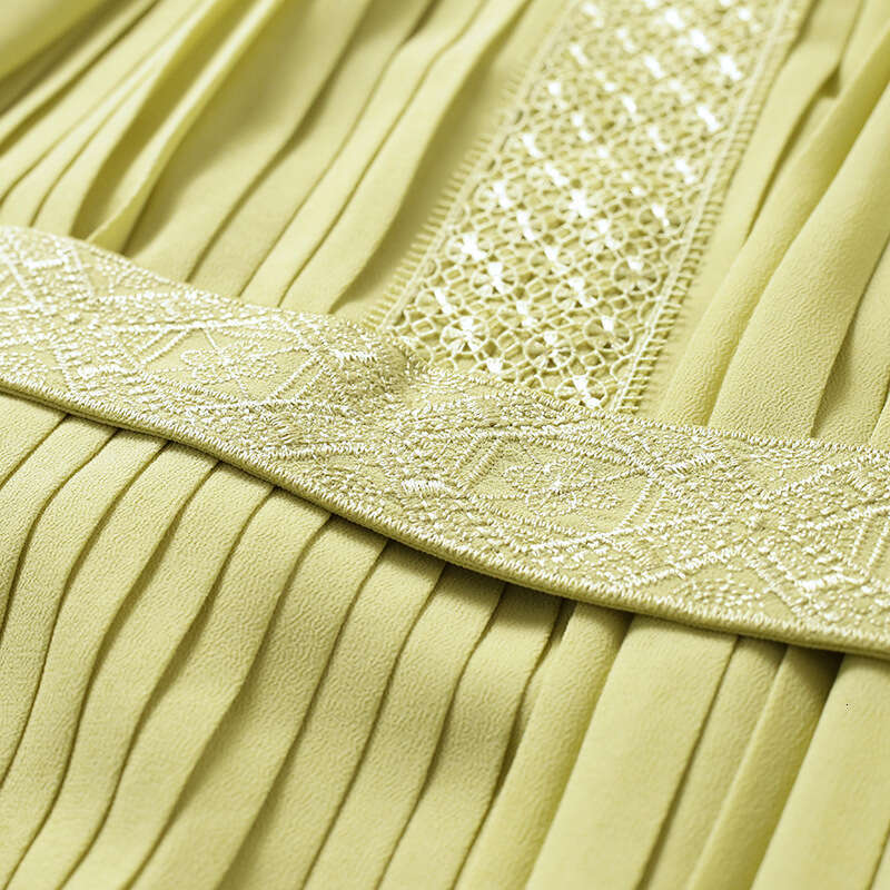 2024 new womens dress gentle and stylish temperament embroidered waistband with nail beads slimming effect pleated long skirt autumn outfit