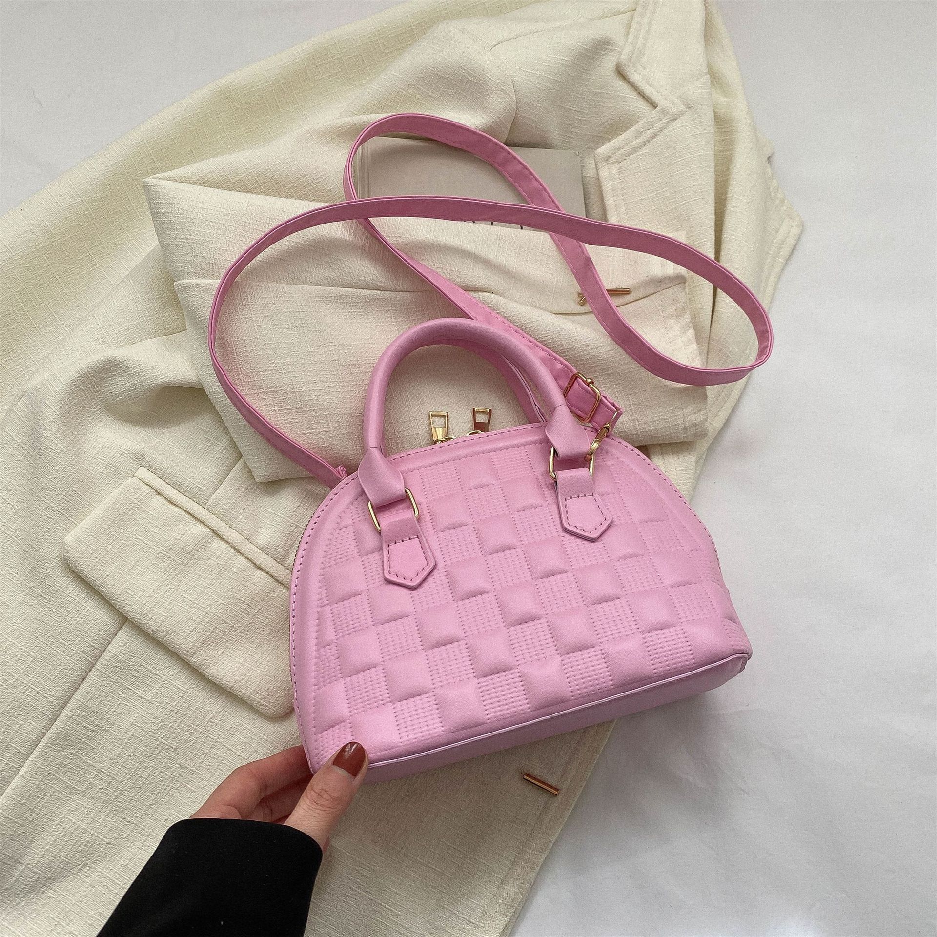 Simple solid color shell single shoulder crossbody bag, new stylish women's bag