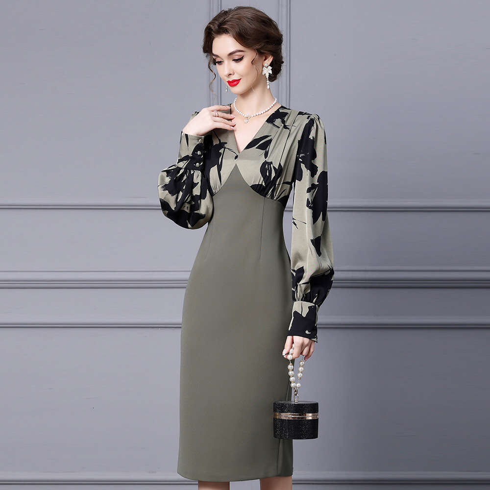 printed patchwork long sleeved dress for autumn 2024 new high-end style V-neck slimming and hip hugging skirt