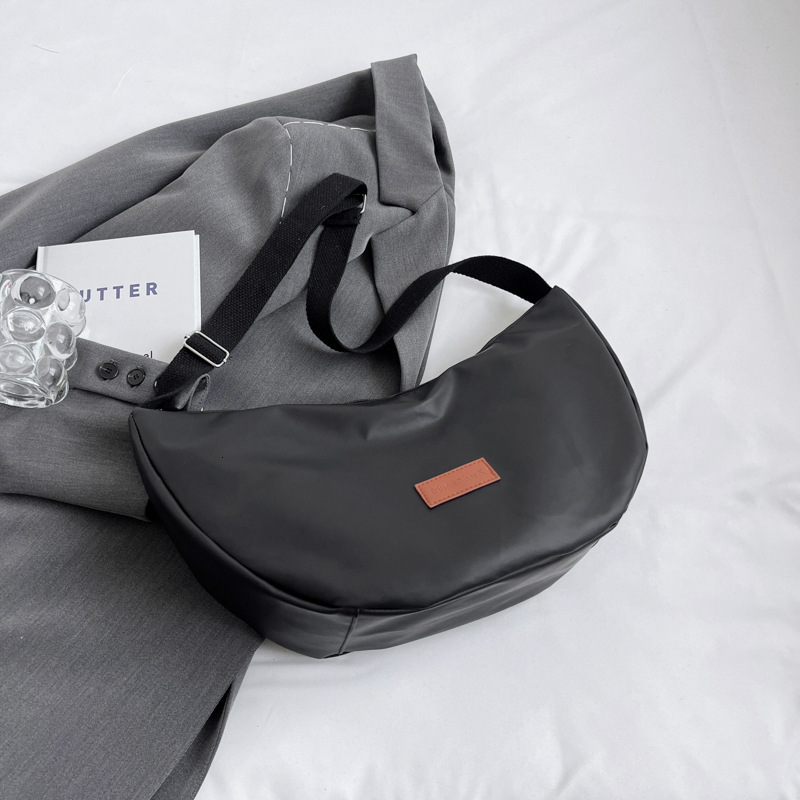 new Korean version nylon dumpling large capacity shoulder college student class diagonal cross bag, versatile commuting bag