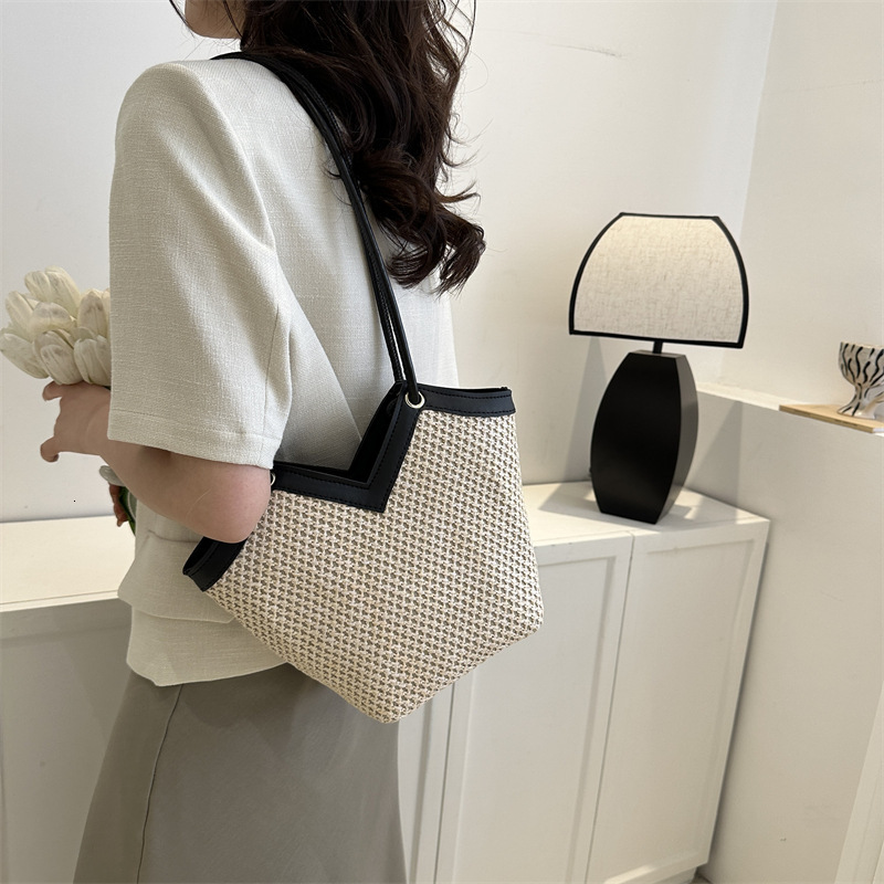 Fashion for Women New Style Simple Commuter Large Capacity Single Shoulder Underarm Stylish Tote Bag