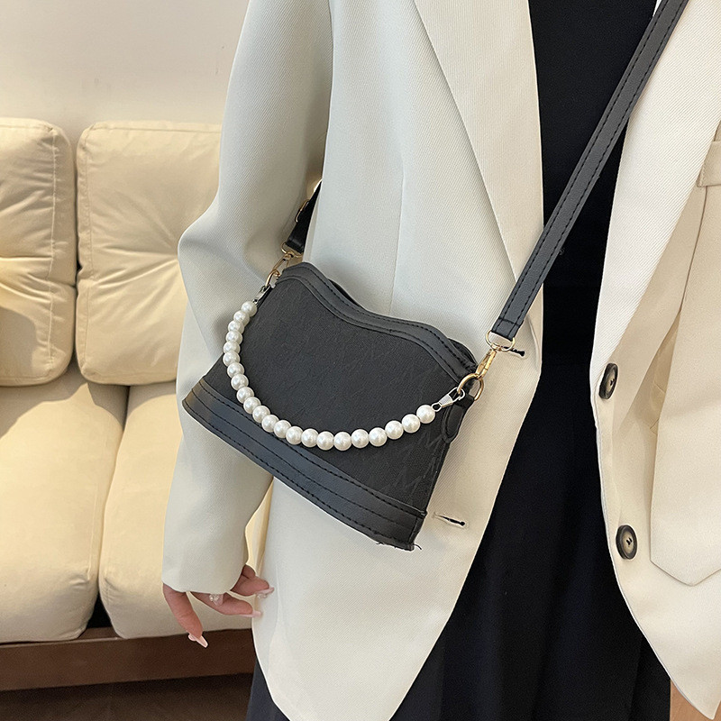Pearl chain armpit spring new French niche design fashionable single shoulder cross body small square bag
