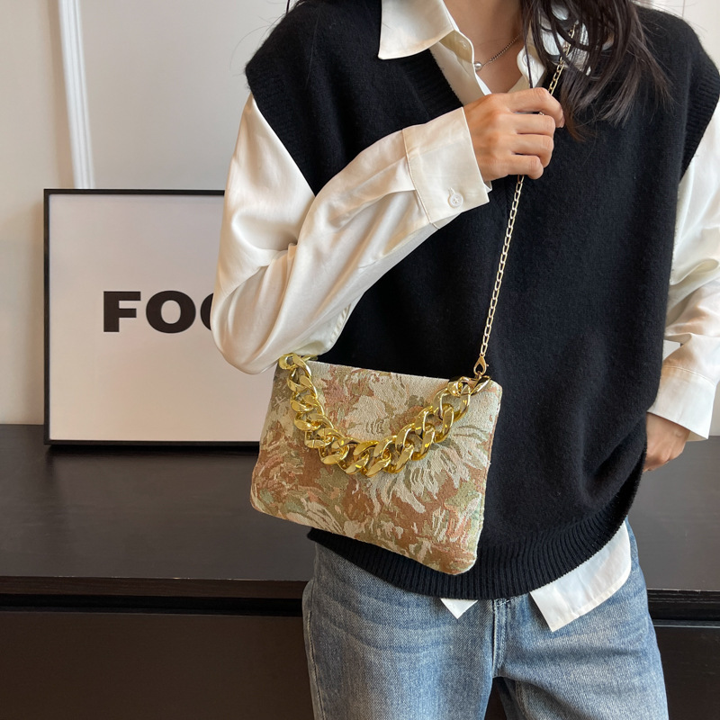 Fashionable and minimalist shoulder autumn new style women's personalized armpit bag, casual trend small square bag