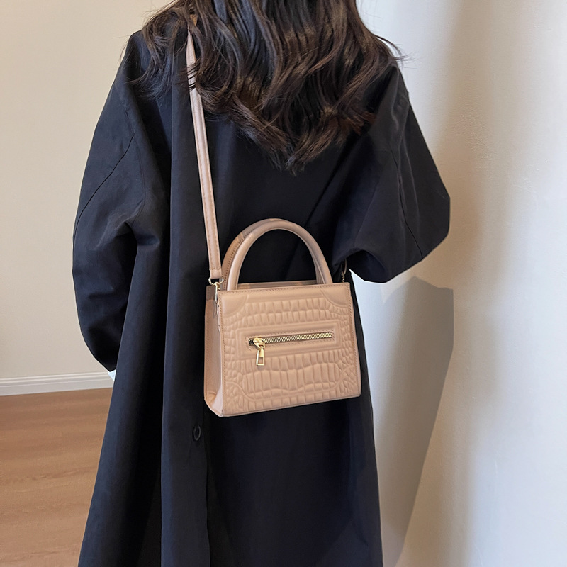 Casual Trendy Shoulder Handbag New Women's Korean Version Simple Crossbody Bag