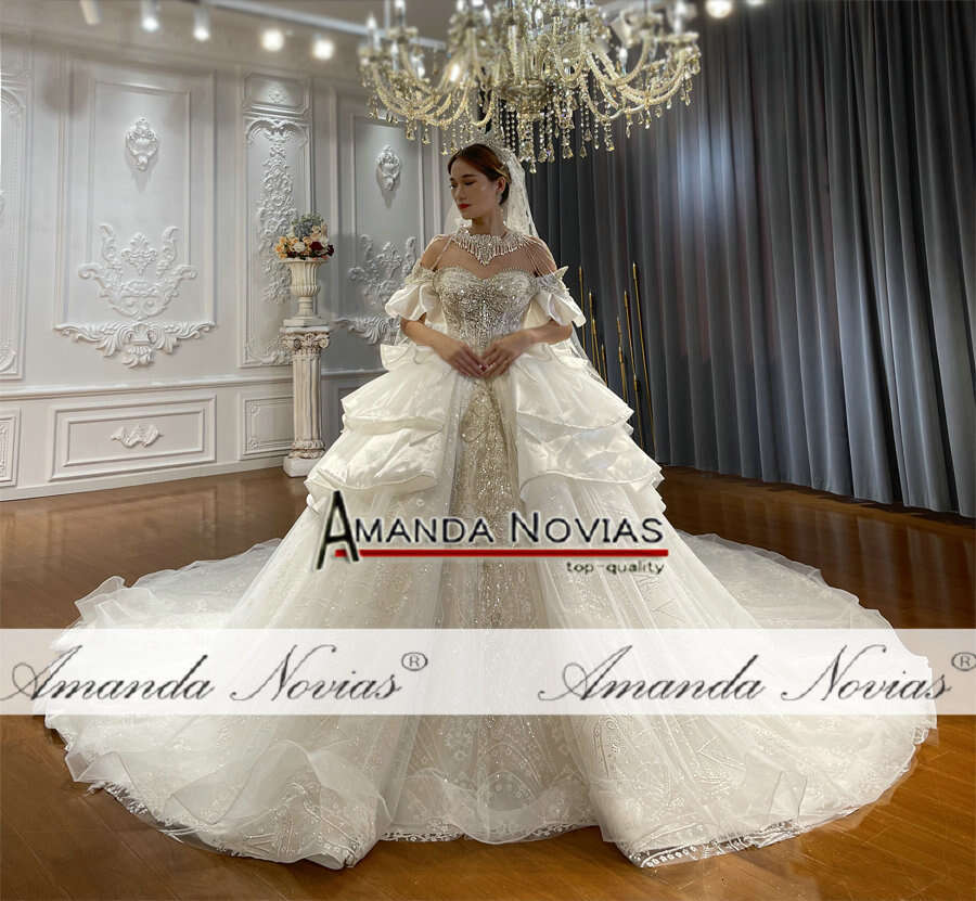 Off The Shoulder Straps Wdding Dress With Necklace