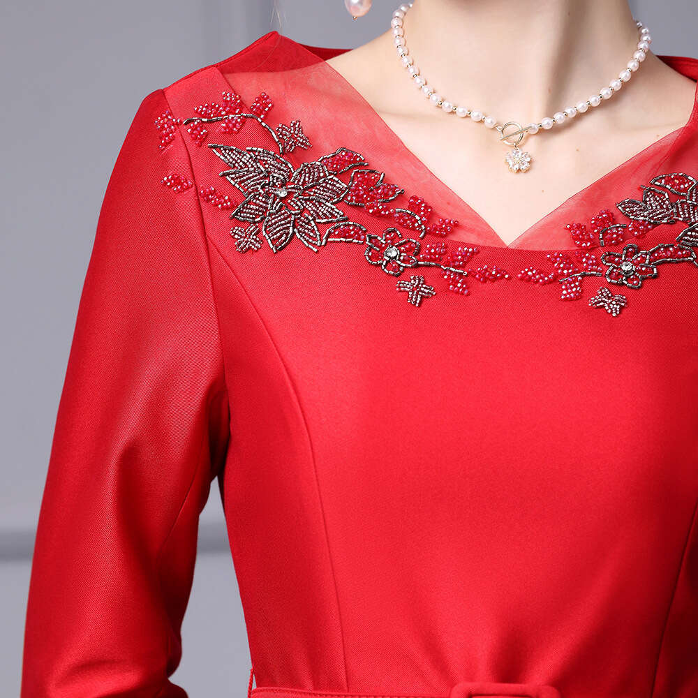 V-neck nail diamond high-end luxury temperament waist cinching and slimming big swing dress autumn 2024 new item