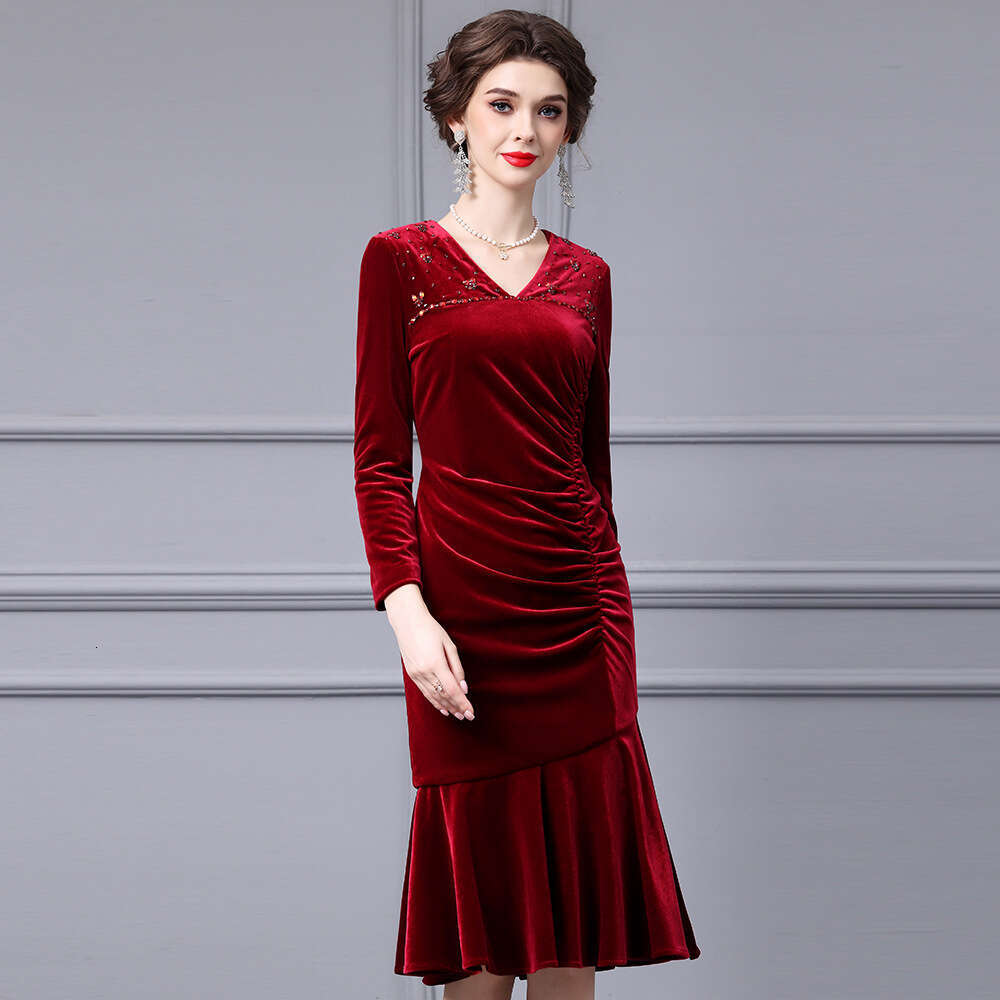 wine red gold velvet dress high-end and luxurious handmade nail drill pleated waist bag buttocks fish tail skirt autumn style