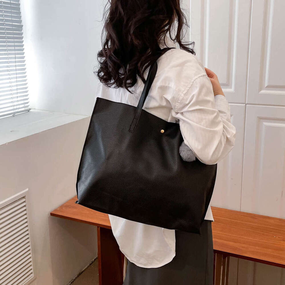 Tote Women's 2024 New Style Simple Large Capacity Shoulder Niche Commuter Underarm Bag