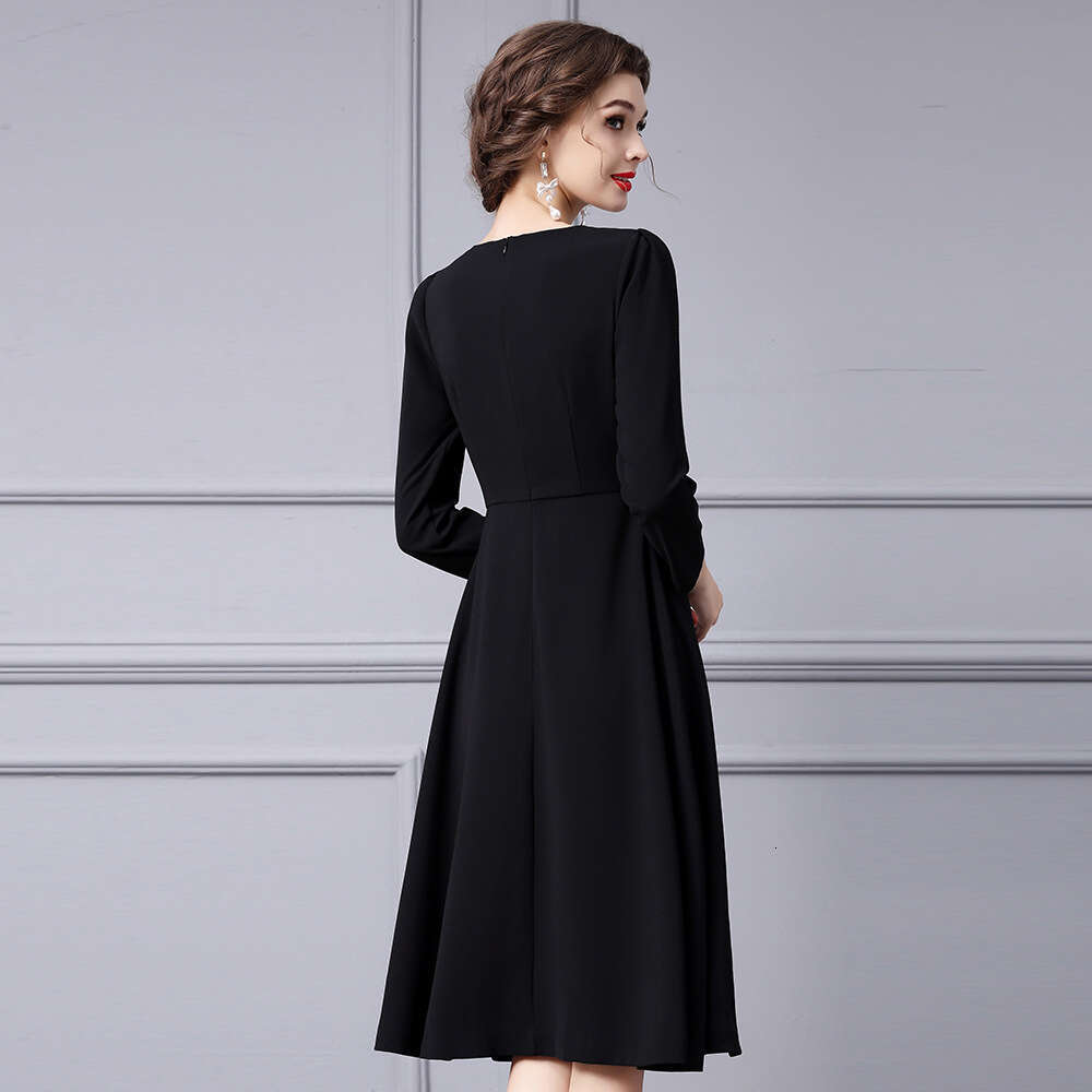 Smart unique dress 2024 new black and white splicing mature temperament nail diamond high waist slimming A-line skirt