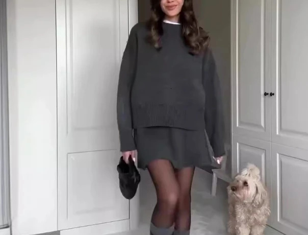 Womens two-piece skiing suit autumn and winter solid color casual college style knitted sweater short sleeved set 241011