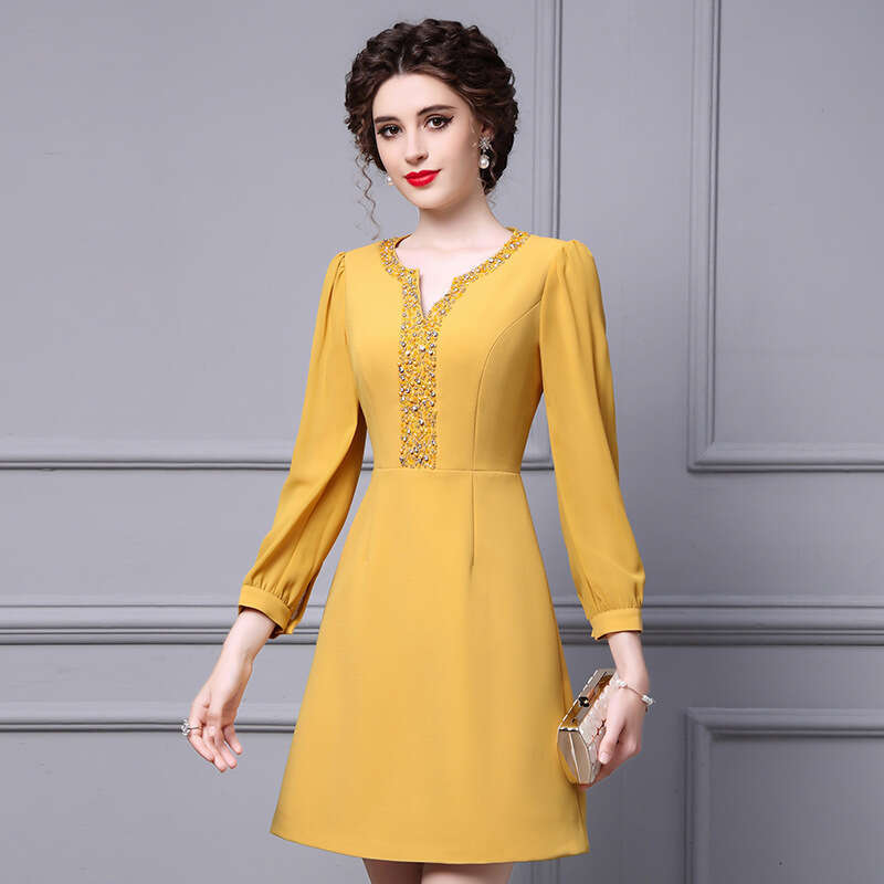Autumn Dress 2024 New High end Formal Occasion Yellow V-neck Nail Bead Waist slimming A-line skirt