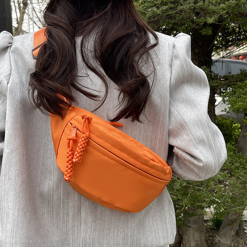 Cross body chest canvas leisure bag, women's 2024 new trendy summer sports niche, versatile Instagram fashionable waist bag