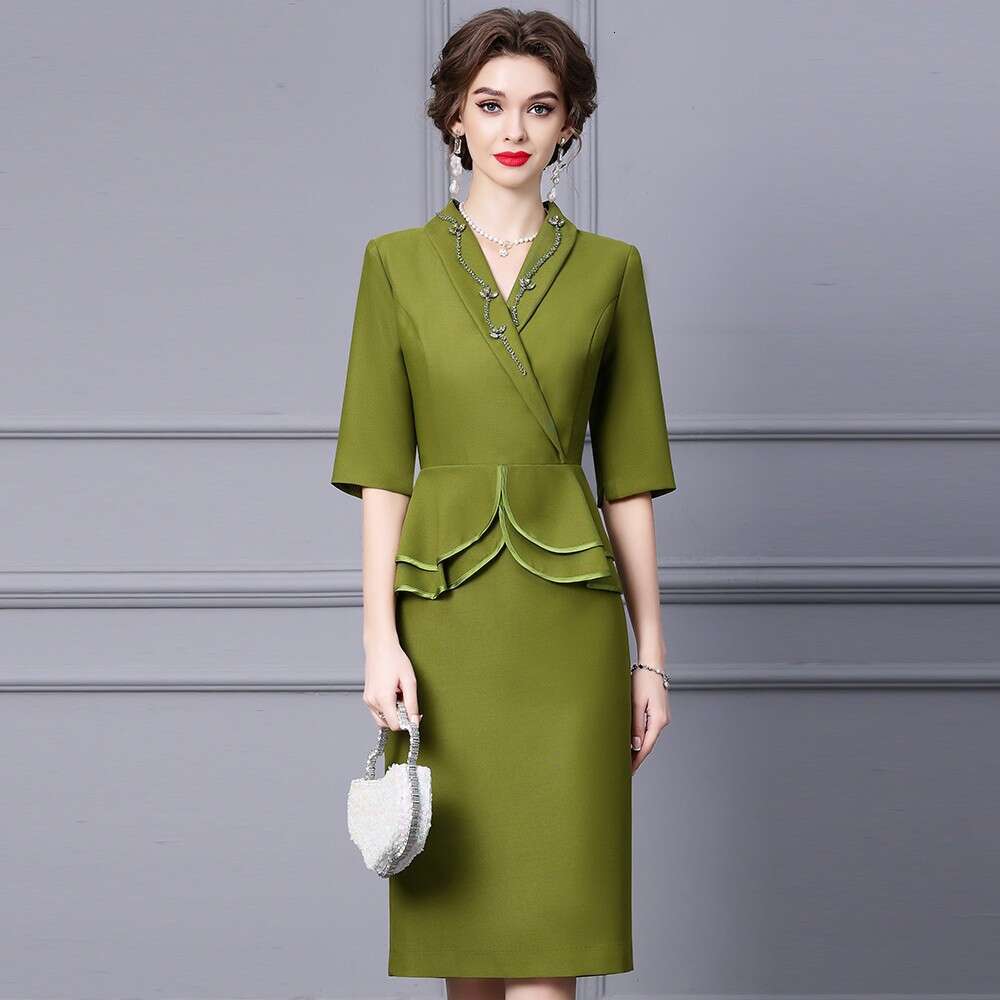 black dress with a high-end feel 2024 autumn new item super revealing figure suit collar fake two-piece hip hugging skirt