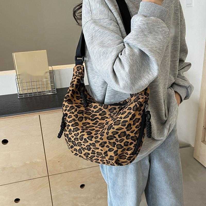 CMM Leopard Print Canvas Commuting Bag for Women New Fashion Underarm Bag Large Capacity Single Shoulder Mommy Crossbody Tote Bag