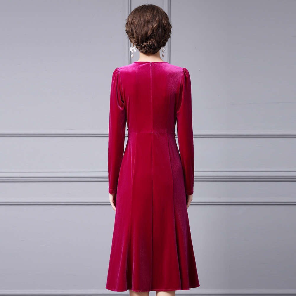 Lady Velvet Dress 2024 New High end Style Pendant and Exquisite Long Sleeve Split Tail Skirt
