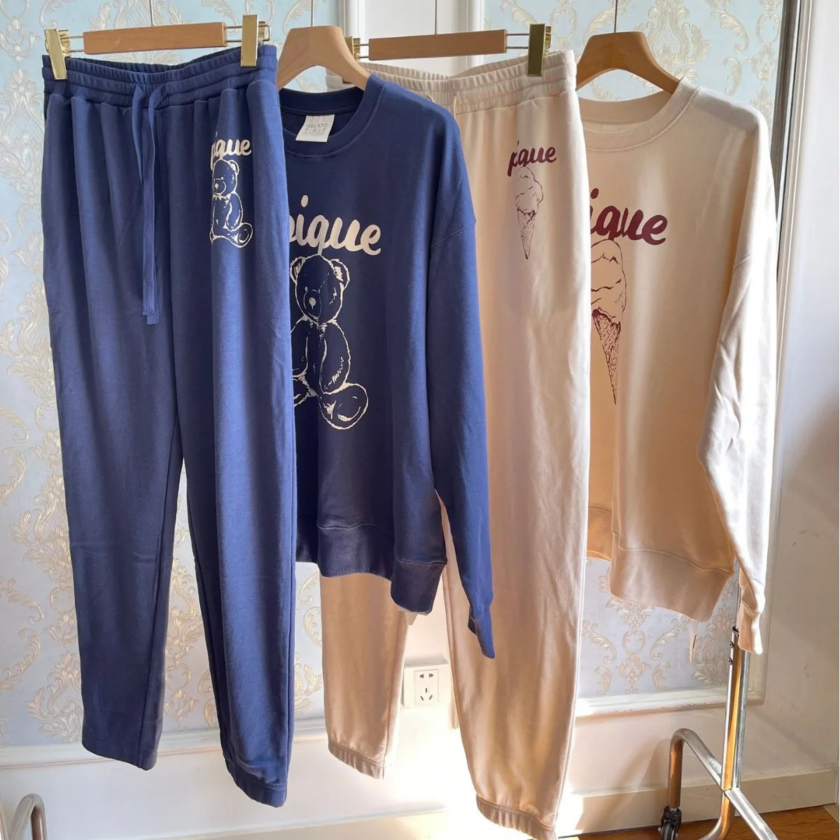 Couples pajama set womens room wearing sportswear 241011