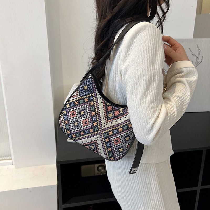 Personalized and Beautiful Large Capacity for Women New Handheld Fashion Single Shoulder Casual Simple Underarm Bag