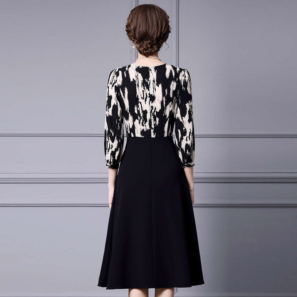 high-end printed patchwork dress 2024 new V-neck pleated nail drill seven quarter sleeve A-line skirt for spring and autumn