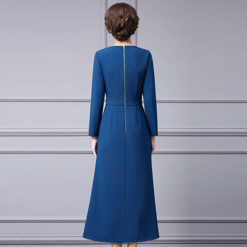 high-end brand middle-aged womens clothing with sense of luxury minimalist temperament and a base dress. Mid to long length 2024 autumn new style
