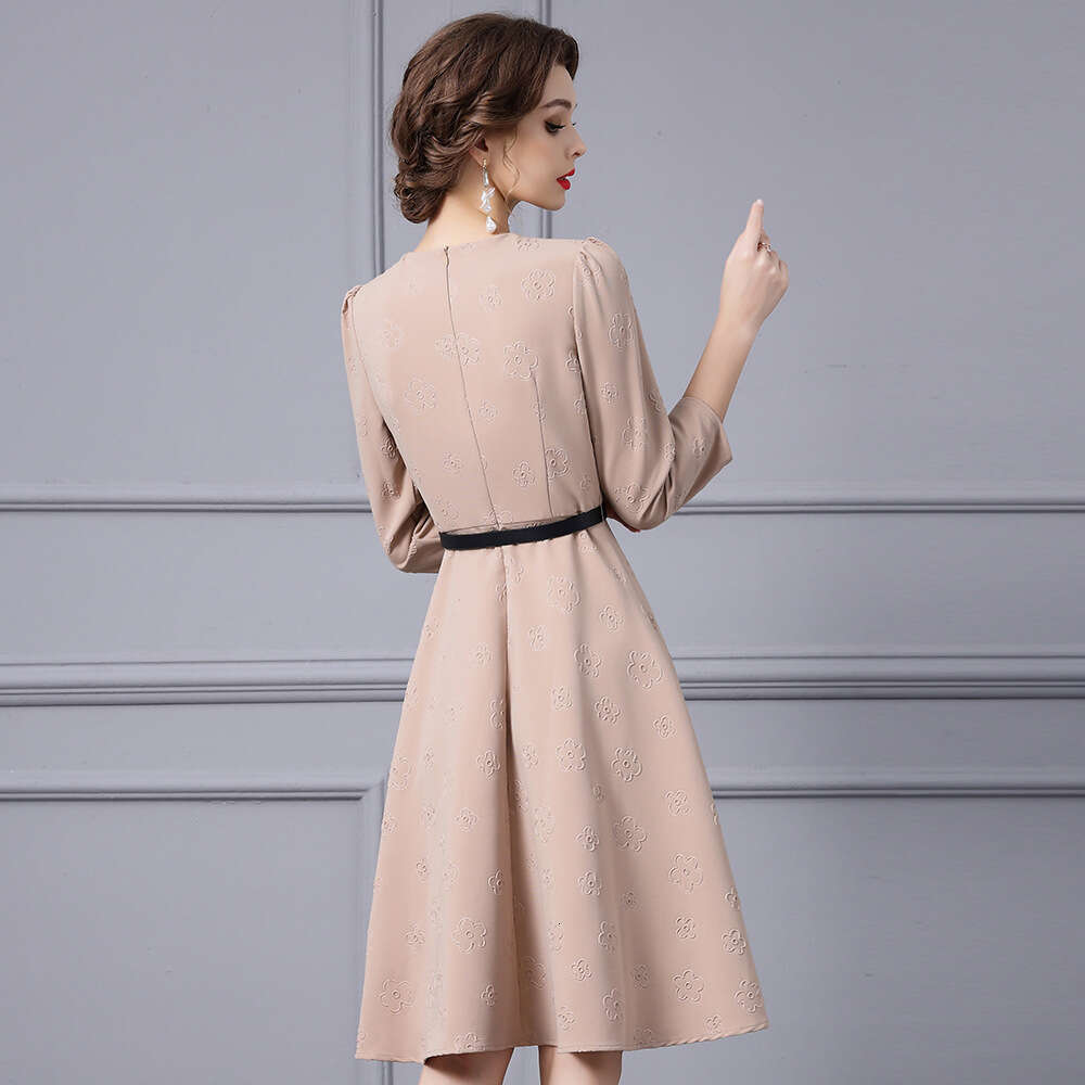 Smart and slimming A-line skirt 2024 new seven quarter sleeve exquisite jacquard high-end temperament dress autumn