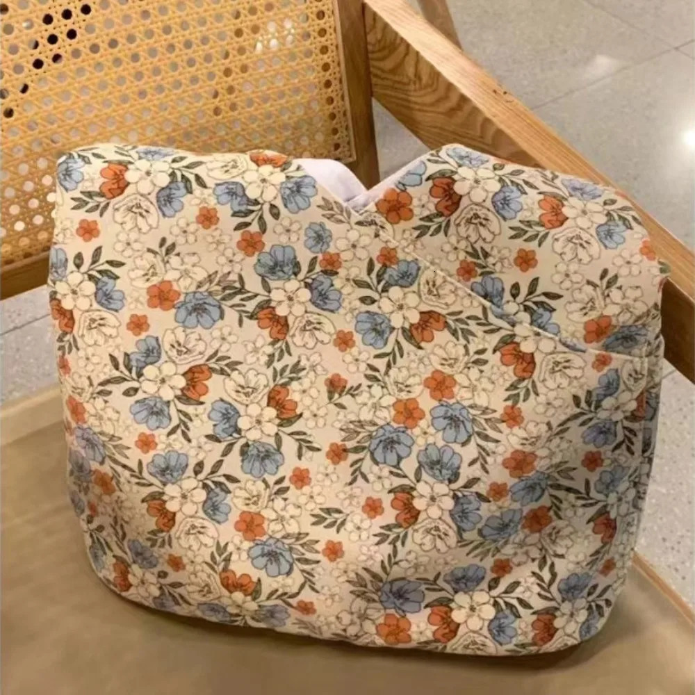 Vintage floral printed bag large capacity bag cute handbag canvas handbag portable shoulder bag Korean style womens shopping bag 241008