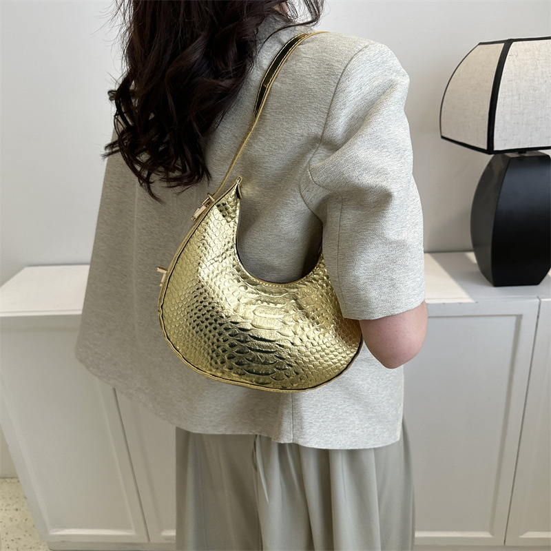 Stylish minimalist small women, with niche design for casual commuting and a single shoulder underarm bag