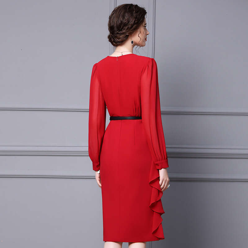 dress autumn new 2024 temperament red western-style waist cinching mid length hip hugging slim fit high-end skirt