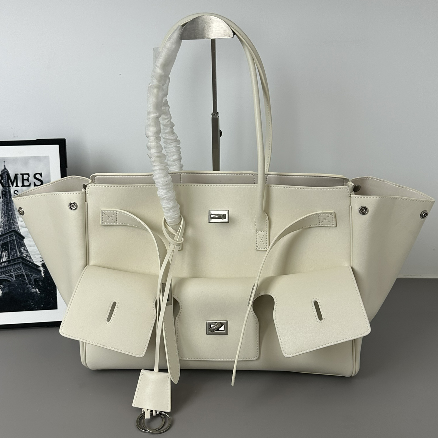 7A Designer Classic Square Turn Lock with Leather Drawstring Large Capacity Women's Tote Vintage Style Minimalist Structure Cowhide Shopping Bag 99a