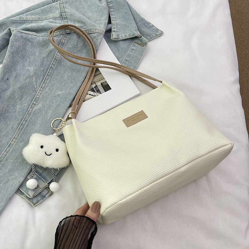 Women's Large Capacity Leisure Sense New Simple Fashion Shoulder Commuter Bag Texture