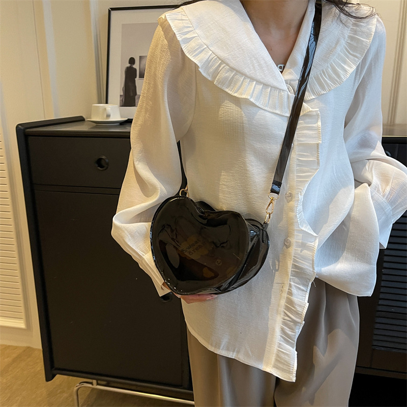 Fashionable and minimalist crossbody casual shoulder new style, love bag, popular chain bag for women this year