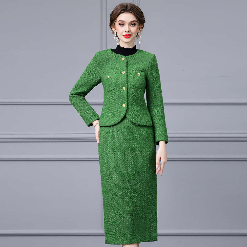 Autumn Two Piece Set Rose Red Noble Temperament Short Top with Half body Bag Hip Skirt 2024 New Style