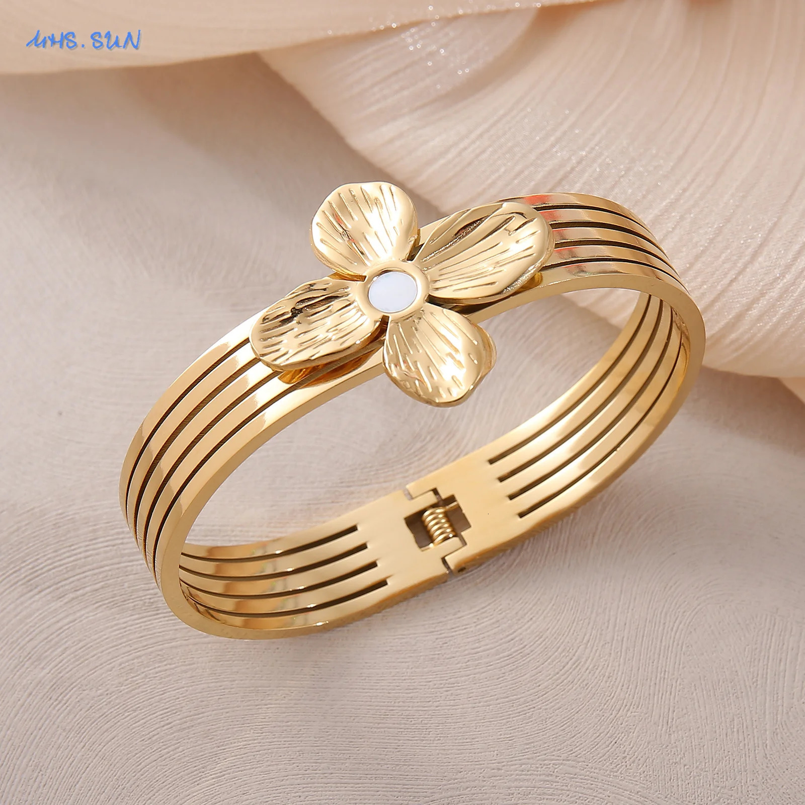 MHS. Sun Fashion Sunflower Stainless Steel Cuff Bracelet Gold Plated Block Large Flower Edition Mens Daily Jewelry 241007