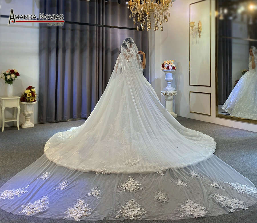 Spaghetti Straps Off White Embroidery Ball Gown Wedding Dress New Style