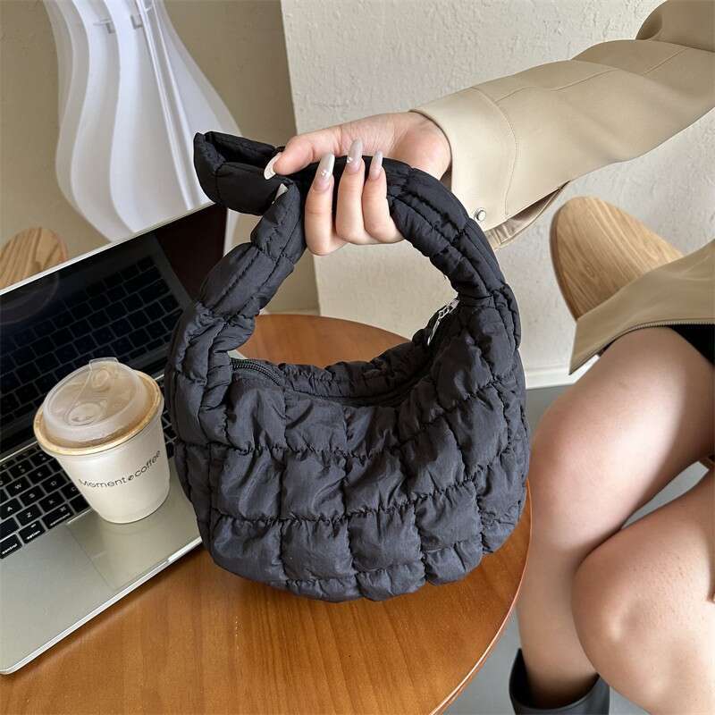 Korean version fashionable versatile large capacity cotton clothing for women 2023 winter new popular diamond grid underarm shoulder bag
