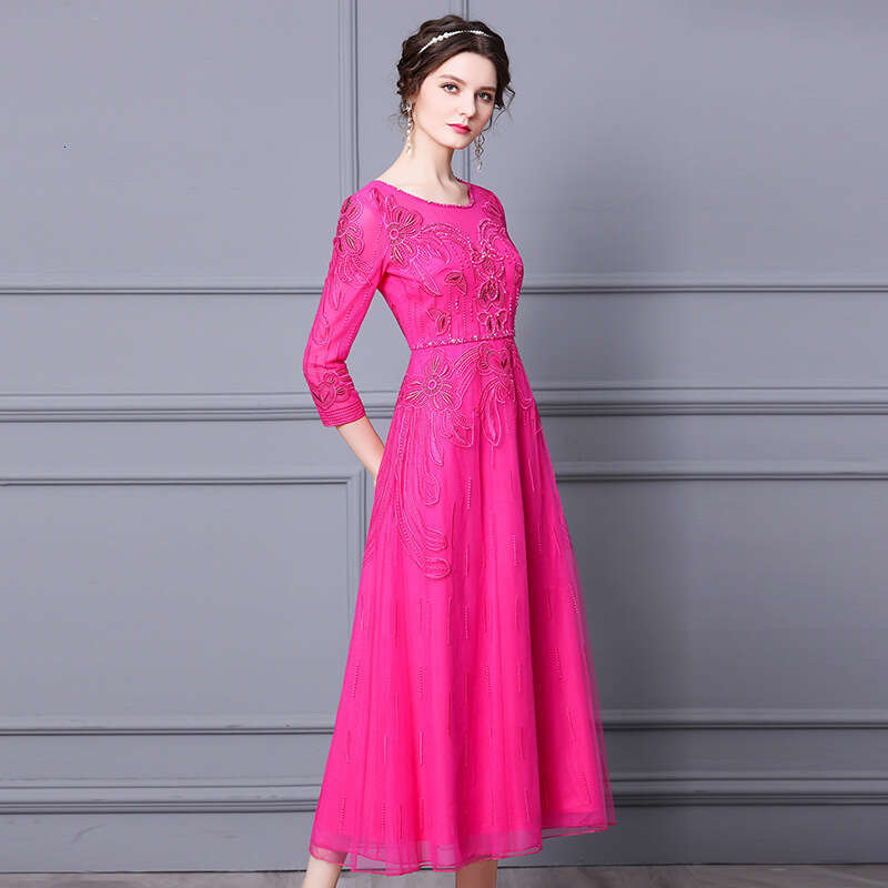 red dress banquet 2024 new autumn outfit with waist cinching and slimming effect high-end luxury nail bead embroidery long skirt