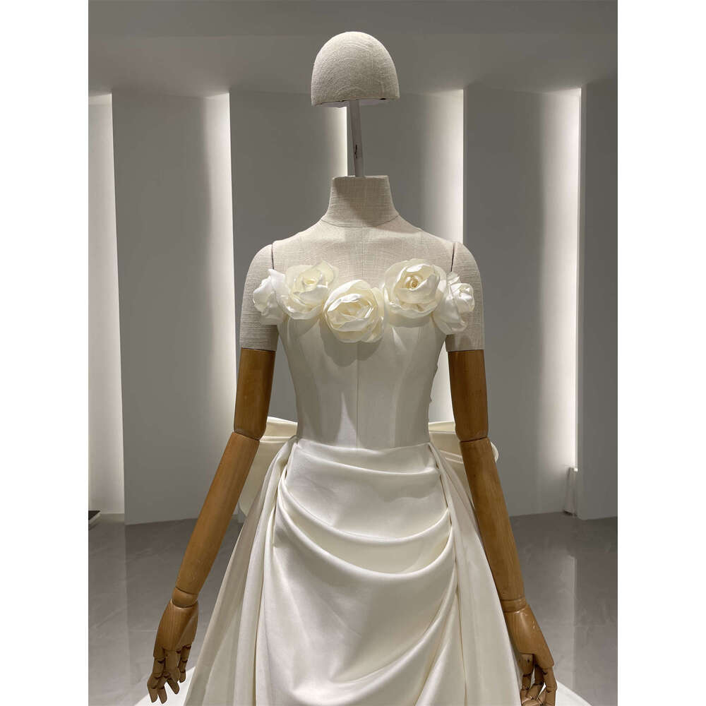 Strapless Pleating Satin Wedding 3D wer Butterfly Embellished Gown Cathedral Train Bridal Dress